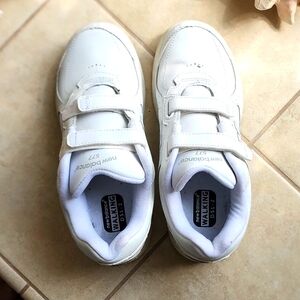 NEW BALANCE 577 Walking Shoe sz 9, White